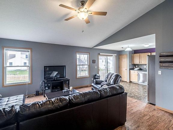 3rd image of 1184 Deansway Dr