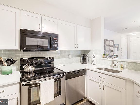 3rd image of 1100 Quaker Hill Dr APT 308