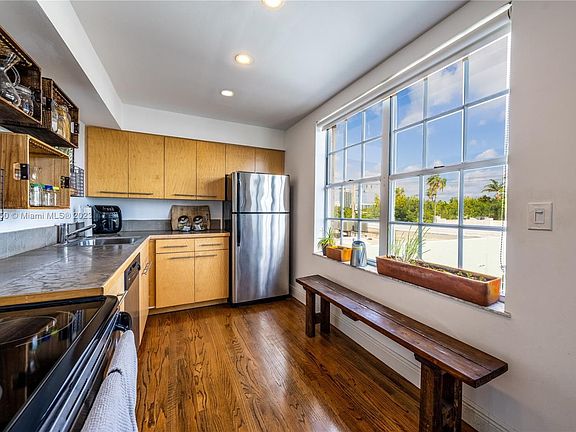 2nd image of 1051 Meridian Ave APT 1L