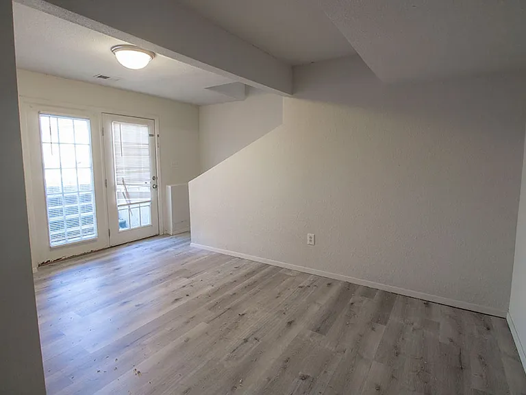 1005 W Ash St — Photo 23