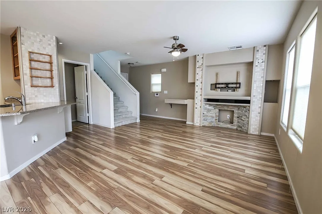 2 bed, 2.5 bath, 1390 sqft, $1,900 — Photo 4