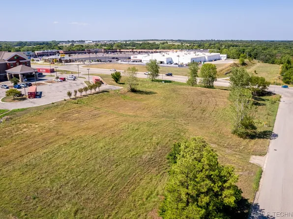 Lonnie Abbott Blvd, Ada, OK 74820