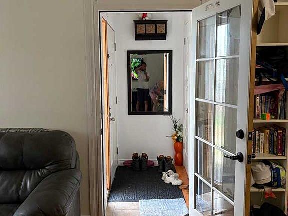 4th image of 83 N Whitworth Way NE