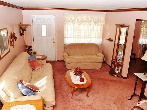 3rd image of 423 Lebanon Manor Dr