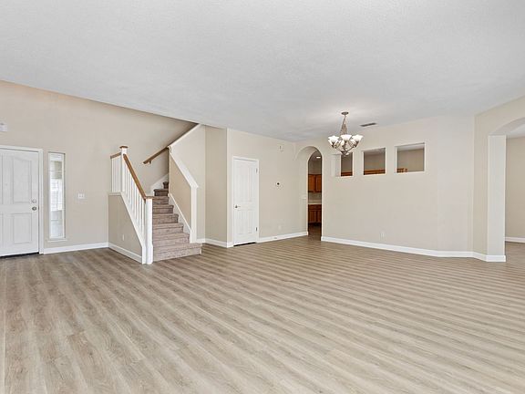 4th image of 640 Garden Park Dr