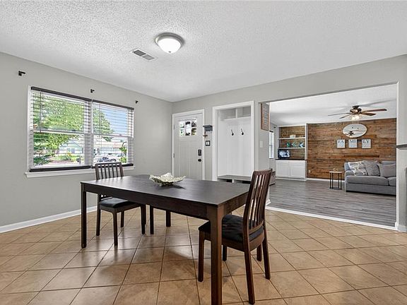 5th image of 933 Truro Ct