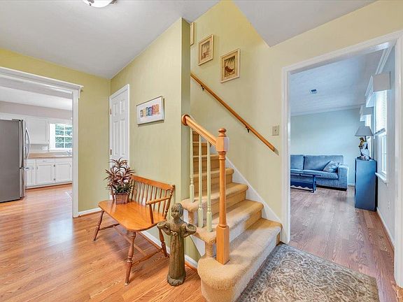 4th image of 419 Rebecca Ln