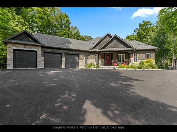 81 Spruce St, Tiny, ON L0L 1P1