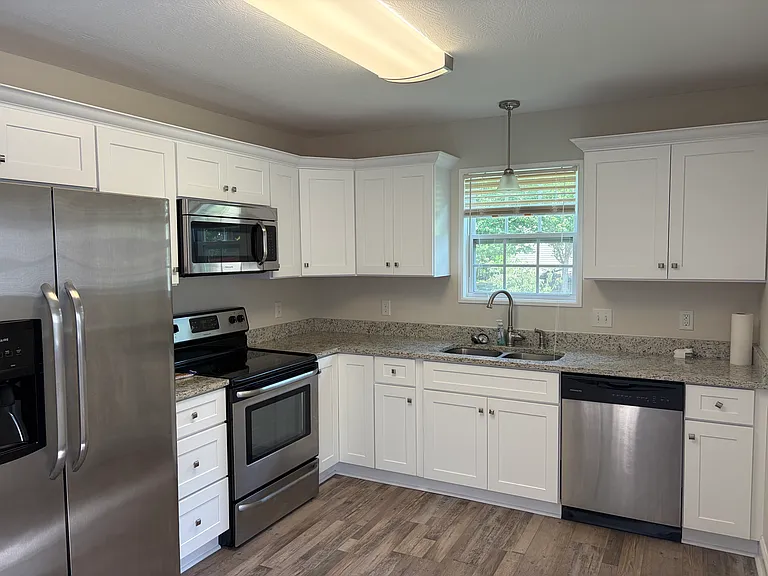 416 Hughes St #A — Photo 3