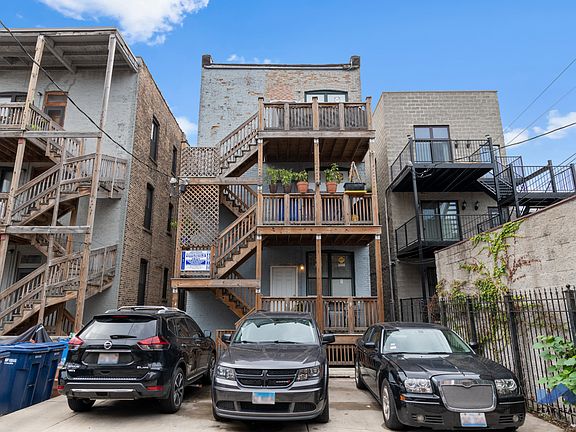2nd image of 847 N Rockwell St #847-1F