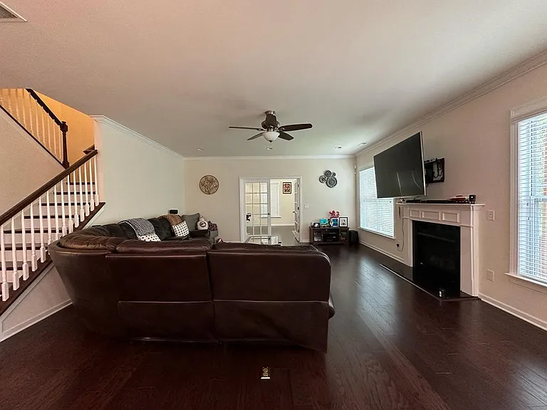 404 Hawks Creek Pkwy — Photo 4