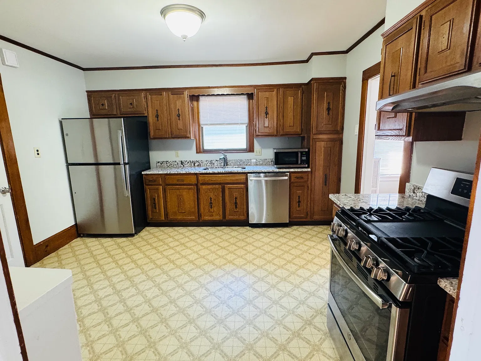 2 bed, 1100 sqft, $2,800 — Photo 2