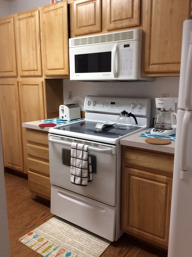 Cowen Park Apartments — Photo 2