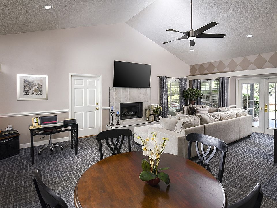 Leasing Center