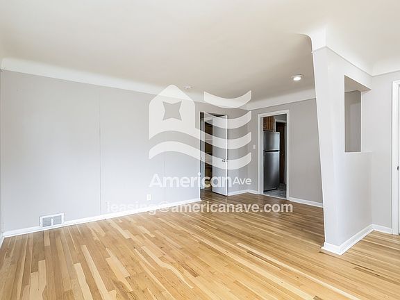 1572853_004_wm_-_living_room_13300530.jpg