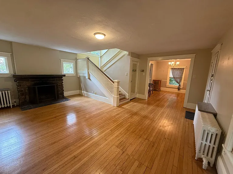 335 Hill St — Photo 8