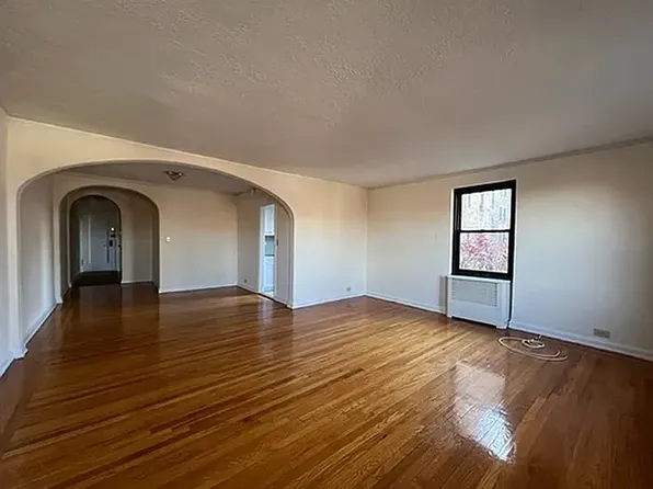 2728 Henry Hudson Parkway image 1 of 9
