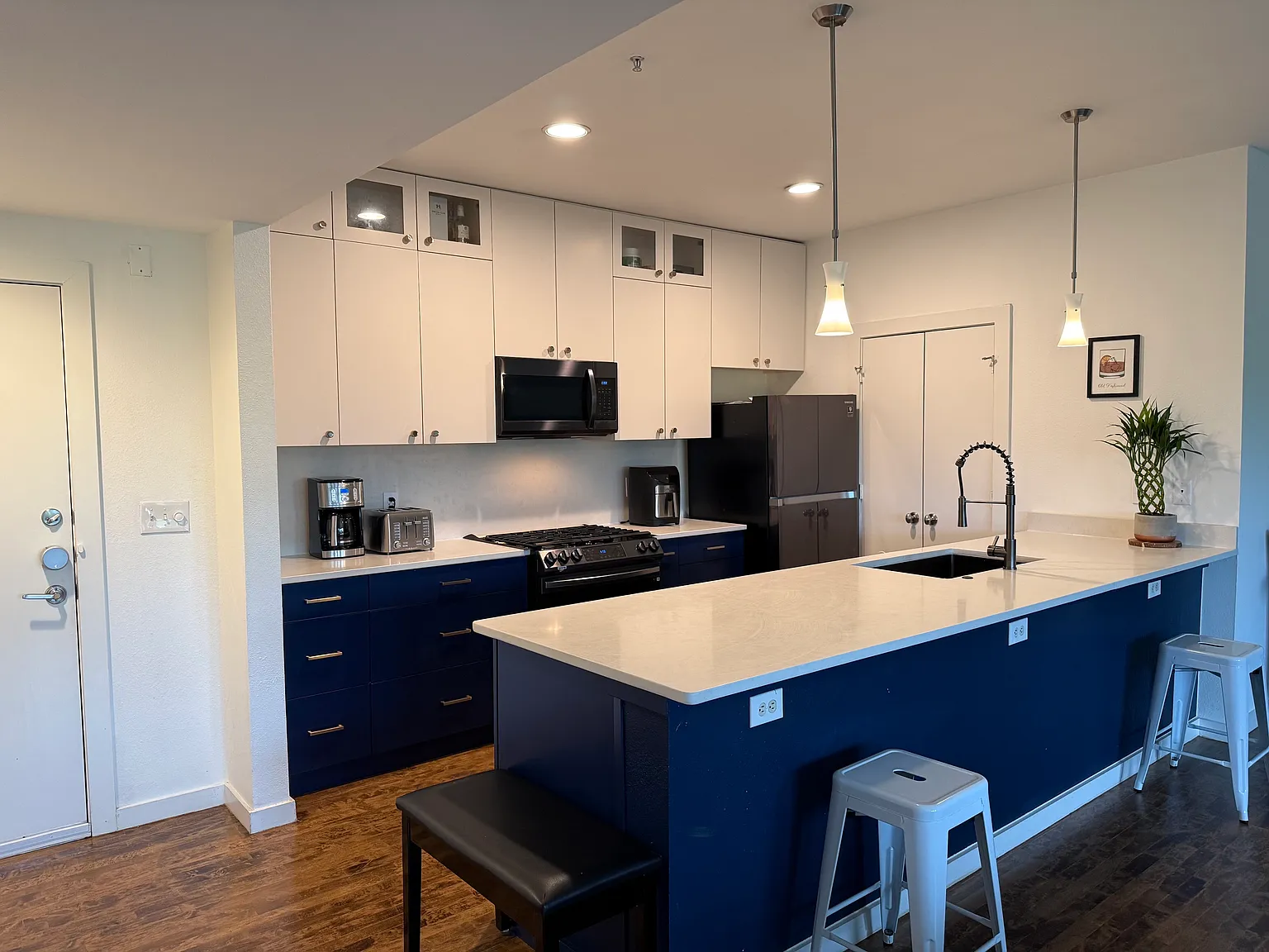 1 bed, 882 sqft, $1,875 — Photo 3