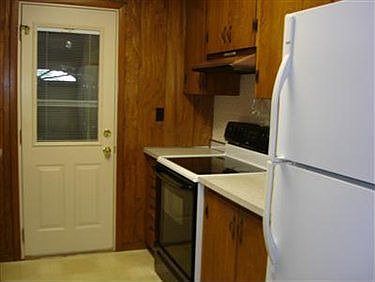 3rd image of 461 Waterbury Dr