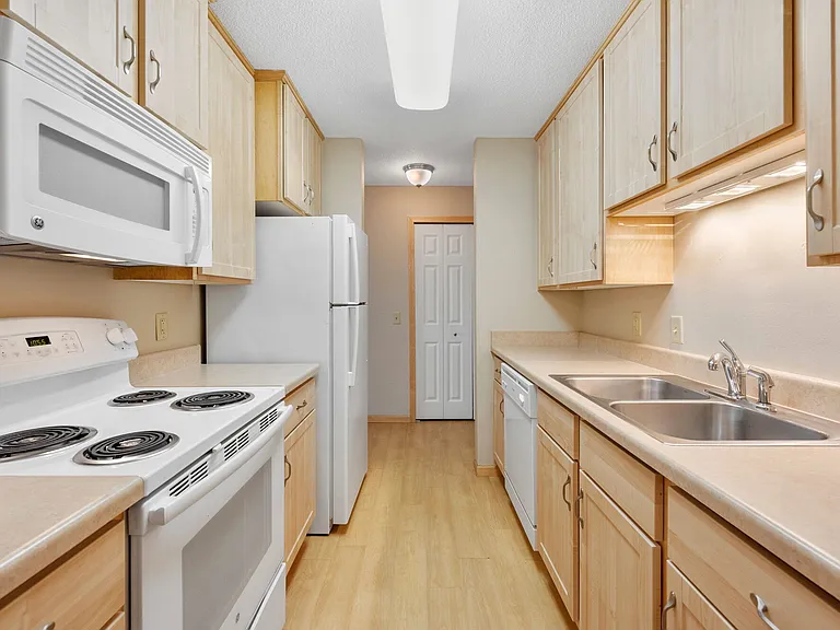 Forest Place Apartments — Photo 2
