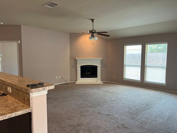 5th image of 906 Westfield Dr