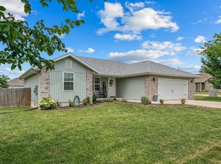 315 Town Loop, Marshfield, MO 65706