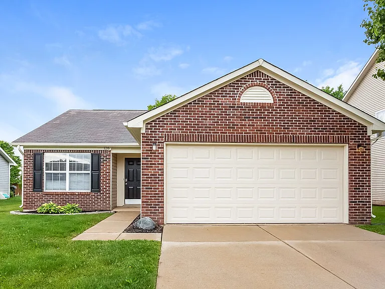126 Thistlewood Dr — Photo 1