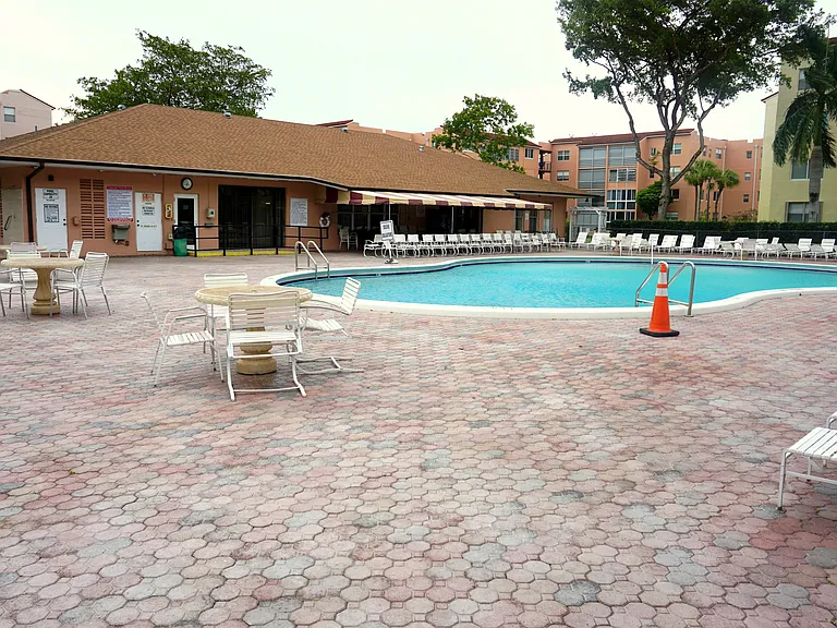 2851 Somerset Dr #27 — Photo 20