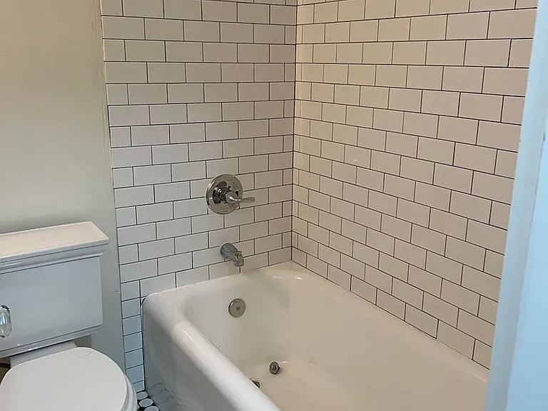 4405 Corliss Ave N — Photo 5