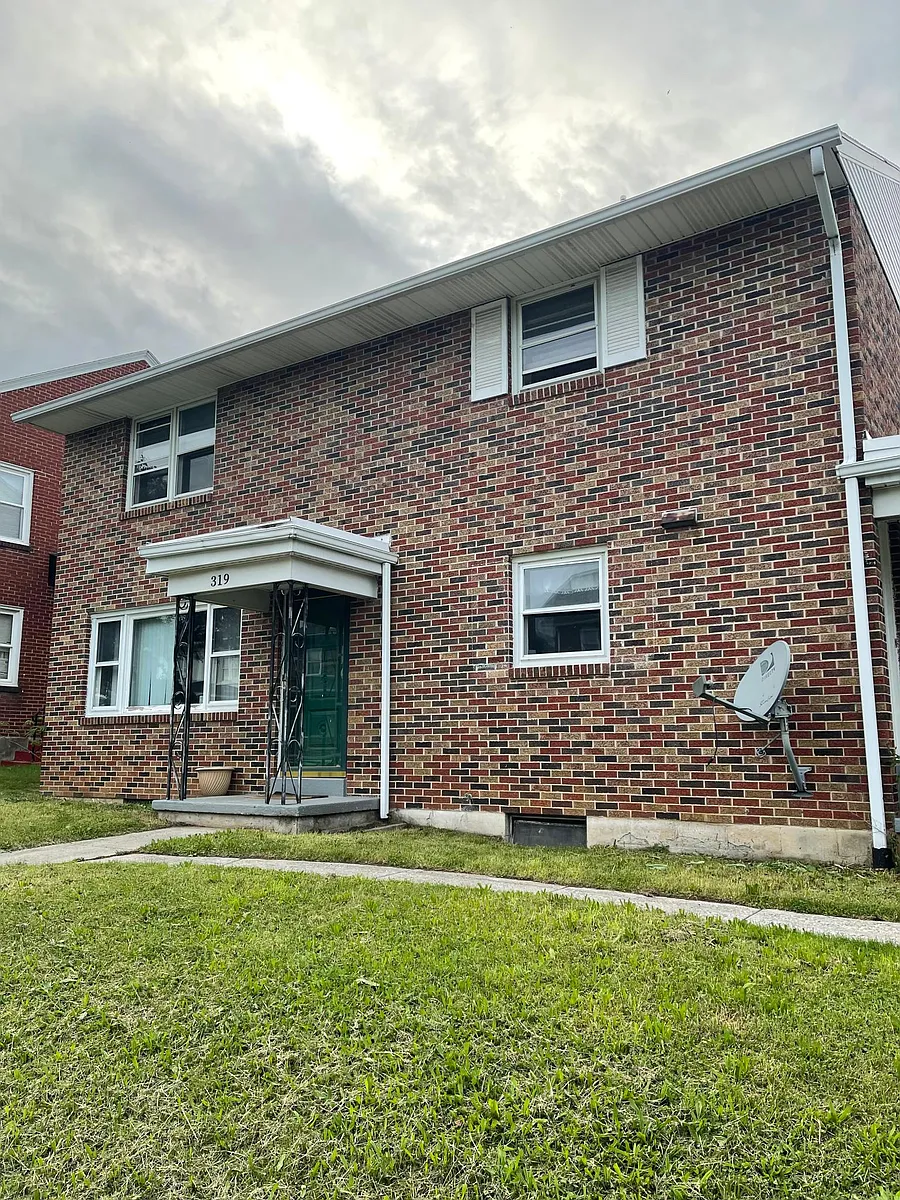 Photo 1 of 10 - 319 W Caracas Ave #1 - Hershey, PA Primary Photo - 319 W Caracas Ave #1