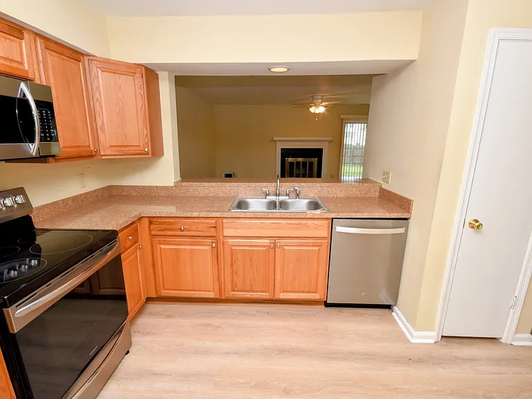 5216 Johnstown Ln — Photo 10