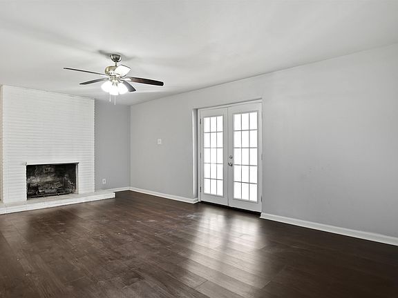 3rd image of 4307 Oaklawn St