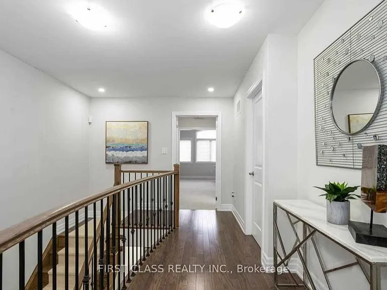 11 Claudview St — Photo 9