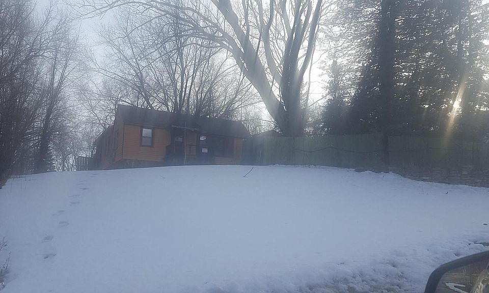 2nd image of 2404 5th St SW