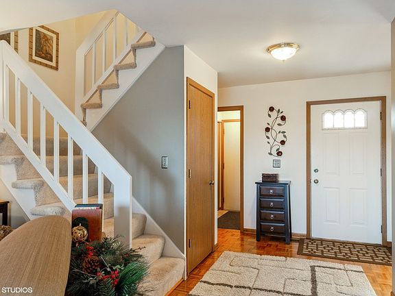 4th image of 210 E Forest Knoll Dr