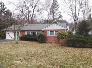 31 Riverbank Ct, New Canaan, CT 06840