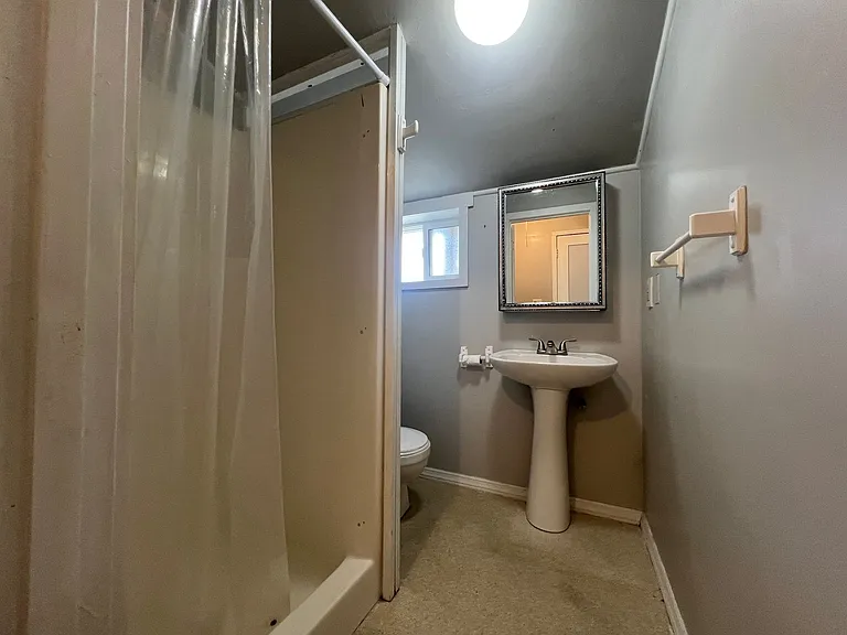 486 Jackson Ave — Photo 2