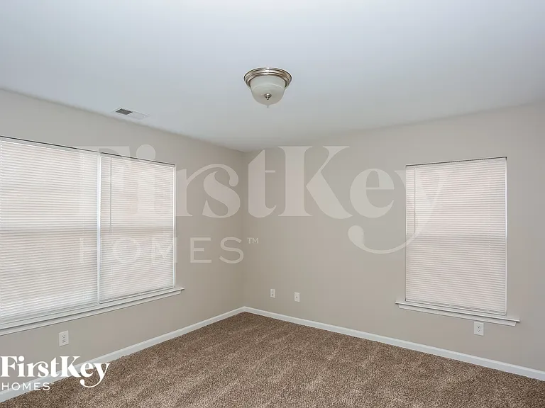 4915 Abercromby St — Photo 13