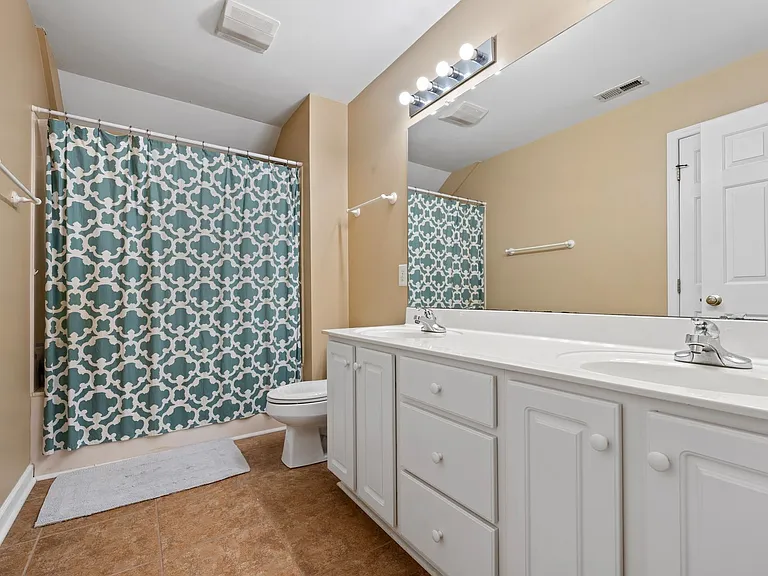 2306 Strawberry Ln — Photo 12