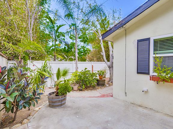 4th image of 22 Beryl St #920