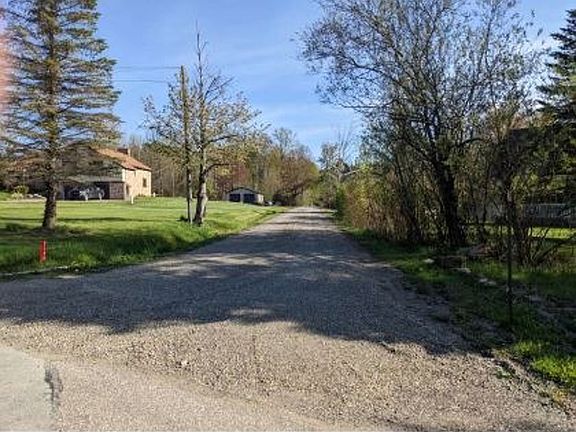 Exterior Neighborhood (street photo)