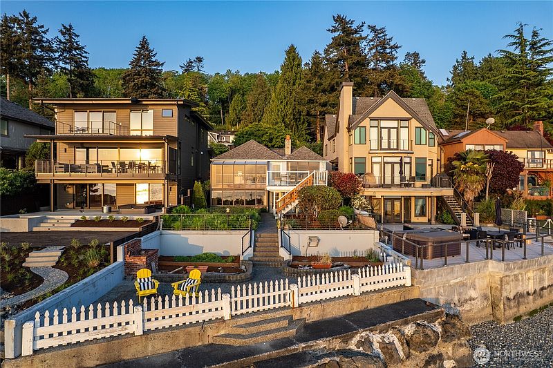 2nd image of 5637 Beach Drive SW