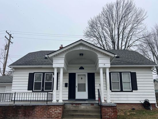 26 Hollywood Ct, Mount Clemens, MI 48043
