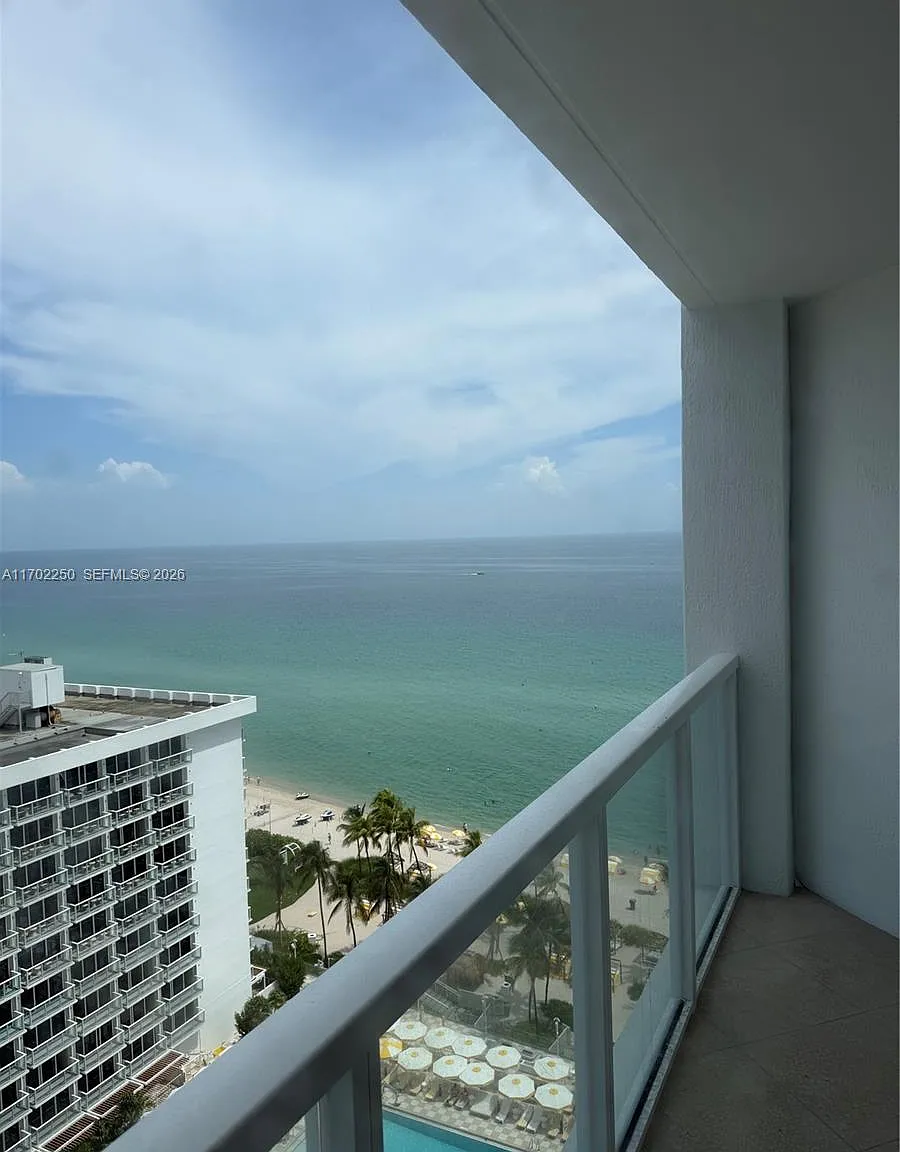La Perla Condo — Photo 1