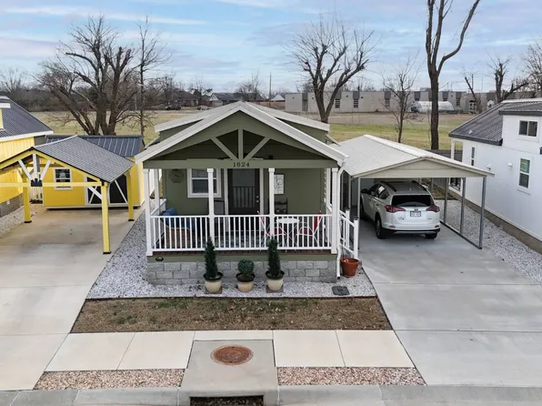 1824 S G St, Rogers, AR 72756