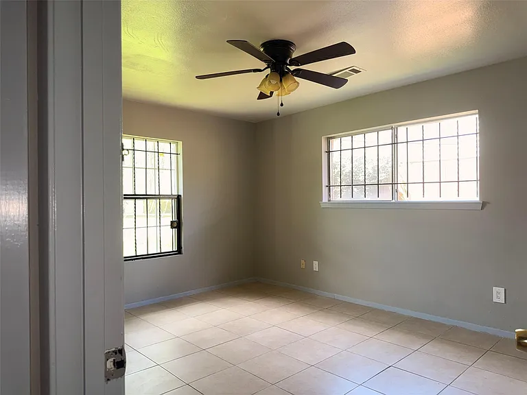 6841 Flamingo Dr — Photo 7