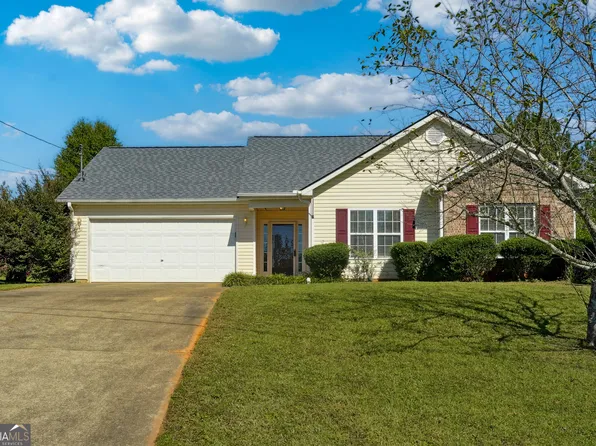 20 Huntington Dr, Grantville, GA 30220