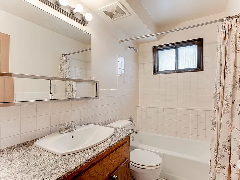 Mark Court Apartments — Photo 21