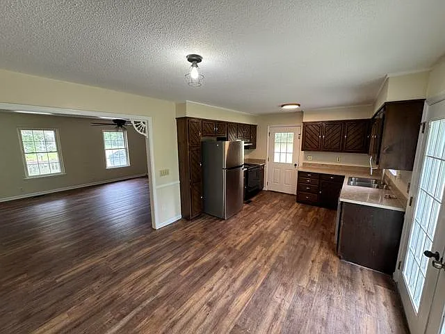 600 Pine Oaks Dr — Photo 3