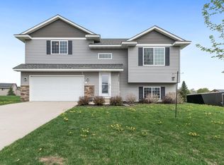 204 Summerfield Ln, Waverly, MN 55390